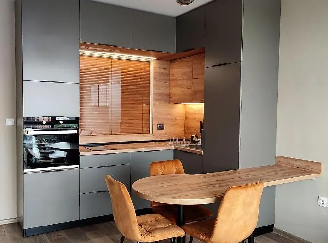 Riverview - Free Private Parking Apartment *